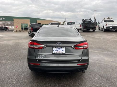 Used 2019 Ford Fusion SE FWD image 12