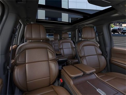 New 2025 Lincoln Navigator Reserve AWD/4WD image 10