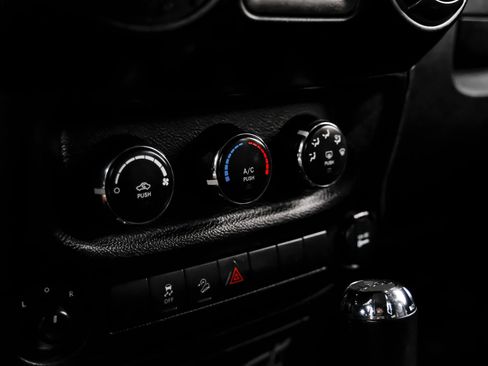 Used 2017 Jeep Wrangler Unlimited Sport w/ Quick Order Package 24S AWD/4WD image 32