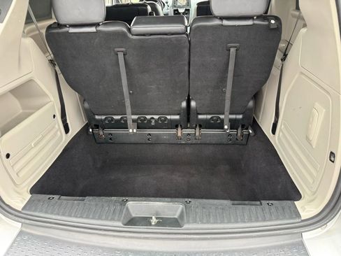 Used 2012 Chrysler Town & Country Touring-L w/ Entertainment Group #2 image 26