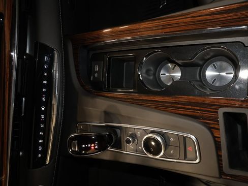 Used 2023 Cadillac Escalade Luxury AWD/4WD image 15