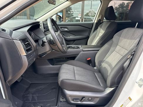 Used 2025 Nissan Rogue SV AWD/4WD image 8