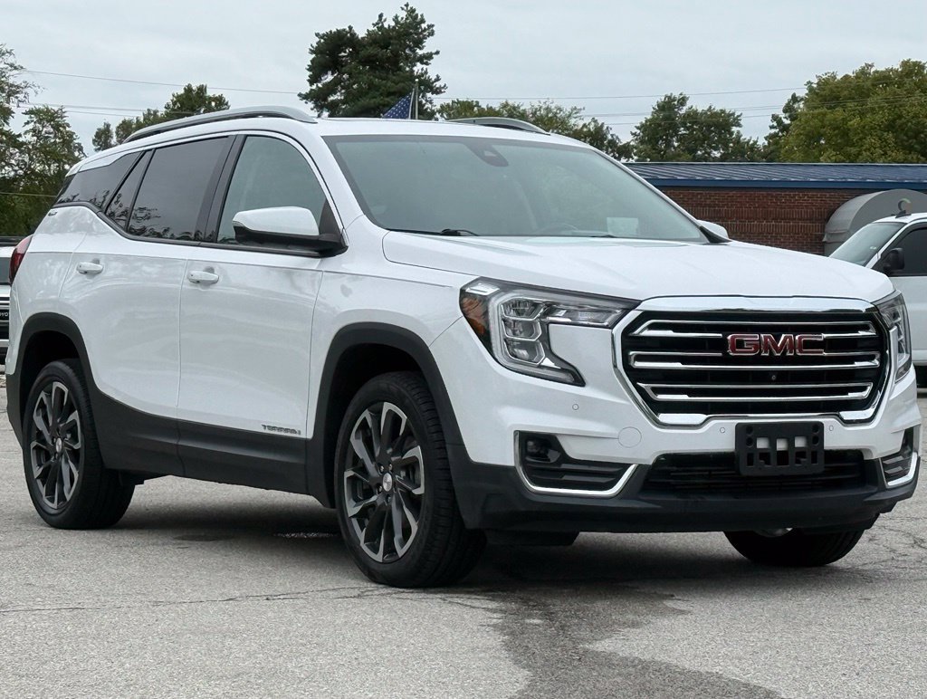 Used 2022 GMC Terrain SLT w/ Infotainment Package II AWD/4WD image 7