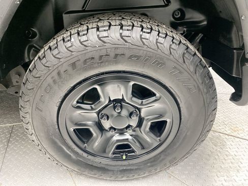Used 2018 Jeep Wrangler Sport AWD/4WD image 10