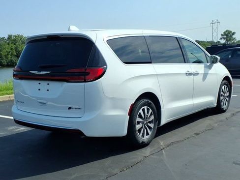 Used 2022 Chrysler Pacifica Touring-L FWD image 28