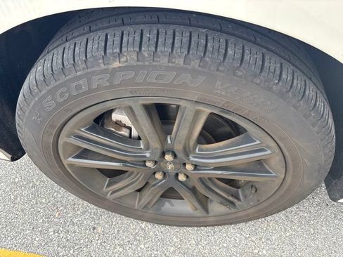 Certified 2024 Ford Edge ST-Line AWD/4WD image 9