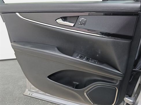 Used 2023 Lincoln Nautilus Standard image 24