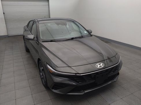 Used 2025 Hyundai Elantra SEL FWD image 14
