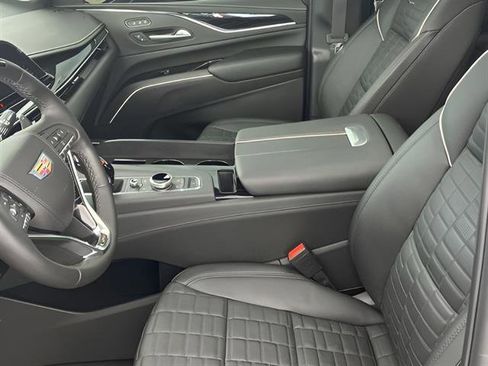 Certified 2024 Cadillac Escalade ESV V w/ Heavy-Duty Trailer Package image 13