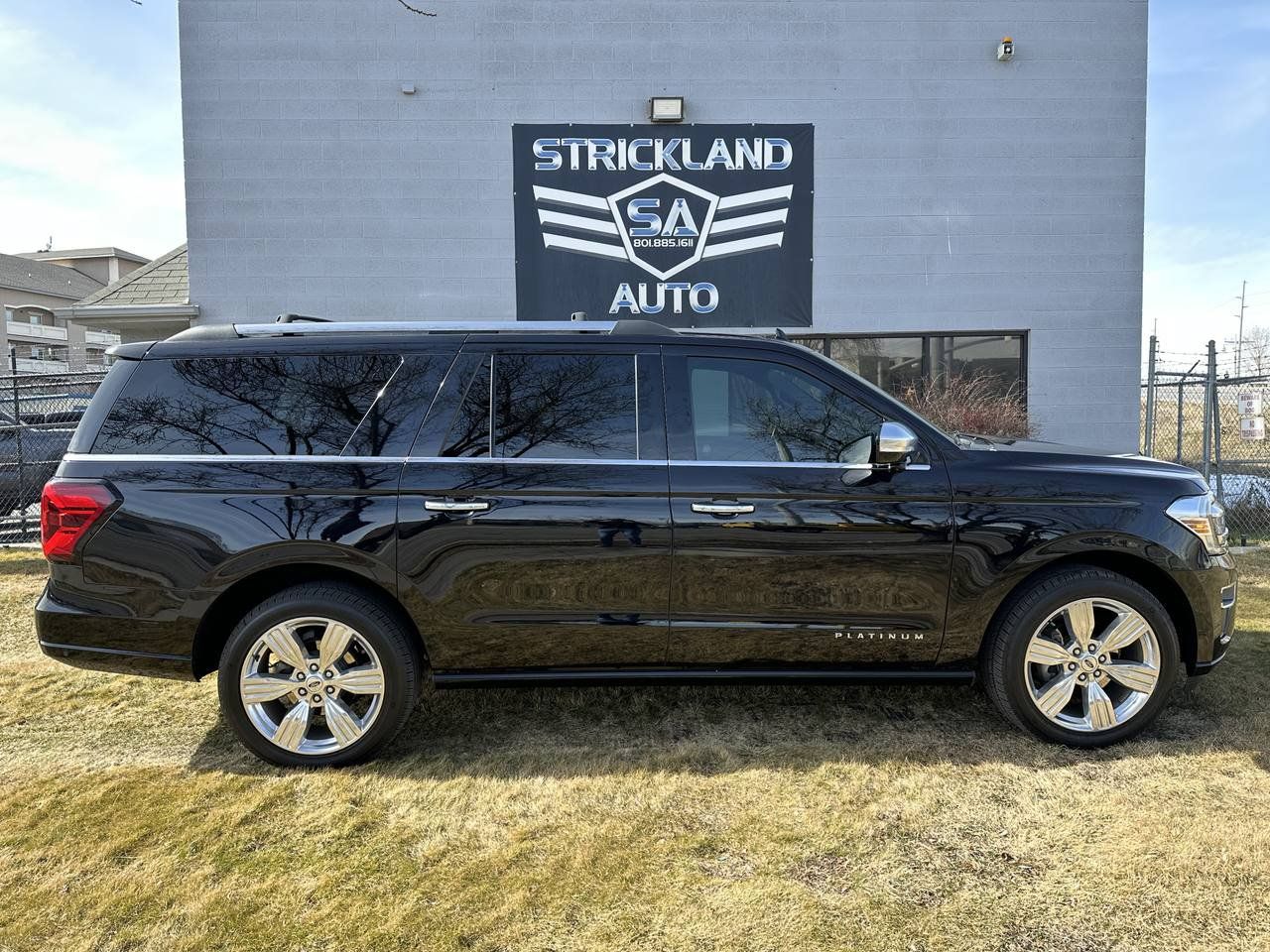 Used 2024 Ford Expedition Max Platinum AWD/4WD image 5