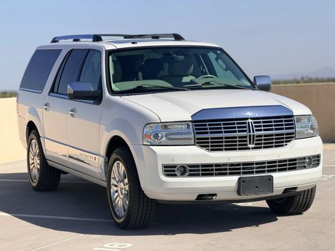 Used 2012 Lincoln Navigator L 2WD image 2