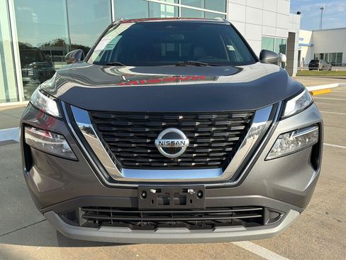 Used 2021 Nissan Rogue SV w/ Premium Package FWD image 3
