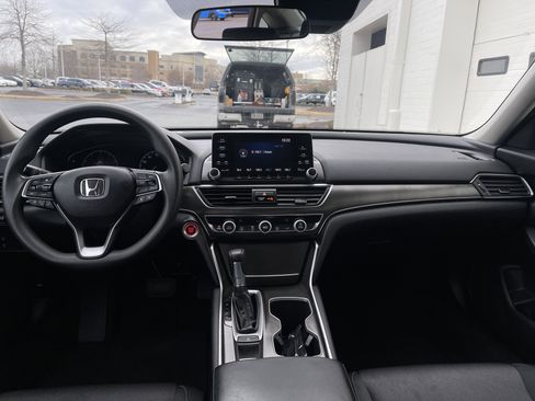 Certified 2018 Honda Accord LX image 29