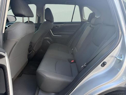 Used 2021 Toyota RAV4 LE image 27