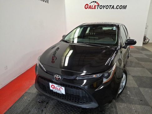 Used 2021 Toyota Corolla LE image 2