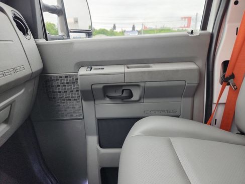 Used 2017 Ford E-450 and Econoline 450 Super Duty w/ Power Windows & Locks Group image 13