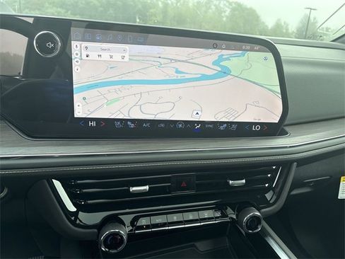 New 2025 Chevrolet Suburban Premier image 13