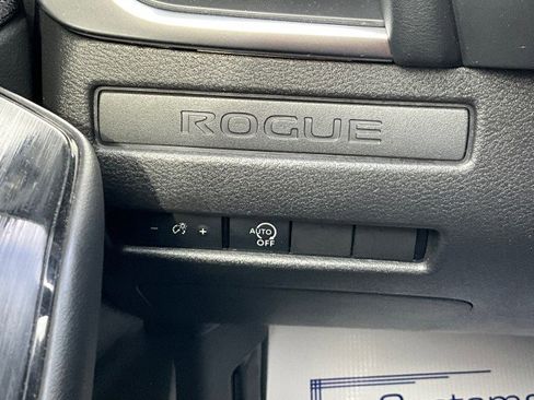 Used 2023 Nissan Rogue S image 13