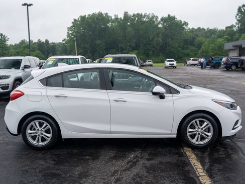 Used 2017 Chevrolet Cruze LT w/ Convenience Package FWD image 5