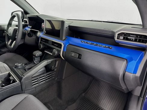 Used 2025 Toyota Tacoma TRD Sport image 28