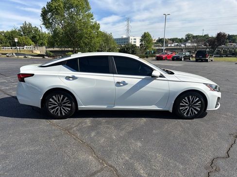 Used 2023 Nissan Altima 2.5 SV FWD image 8
