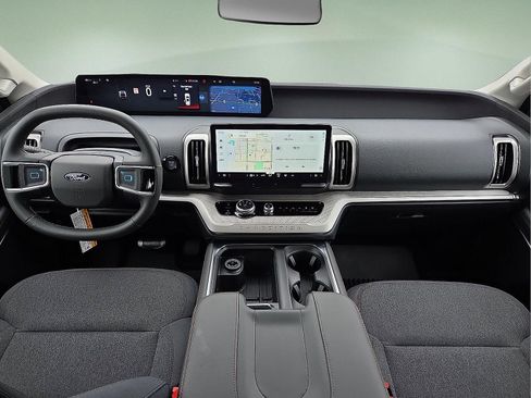 New 2025 Ford Expedition Active image 12