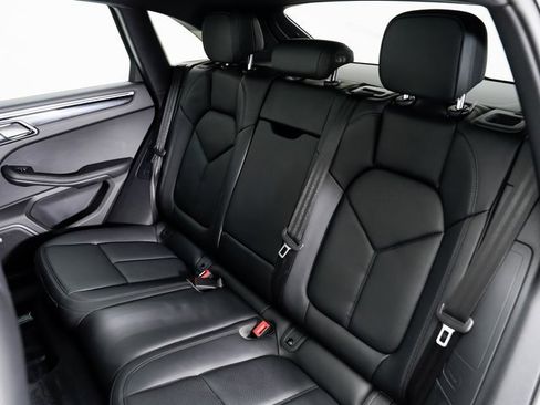 Used 2025 Porsche Macan image 25