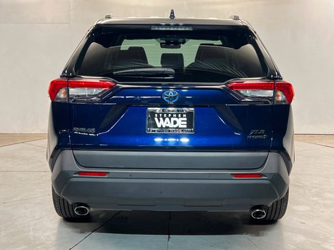 Used 2021 Toyota RAV4 XLE Premium AWD/4WD image 5