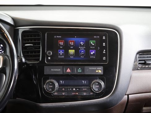 Used 2018 Mitsubishi Outlander SEL image 17