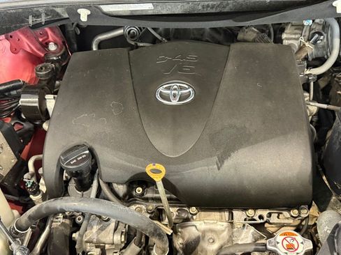 Used 2018 Toyota Sienna L image 31