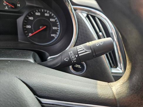 Used 2018 Chevrolet Malibu LT FWD image 9