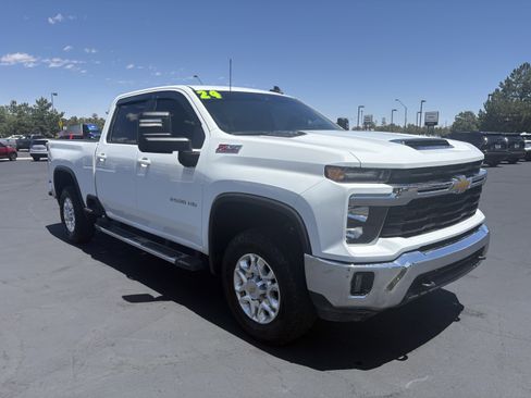 Used 2024 Chevrolet Silverado 2500 LT AWD/4WD image 2
