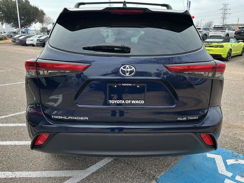 Used 2022 Toyota Highlander XLE image 4
