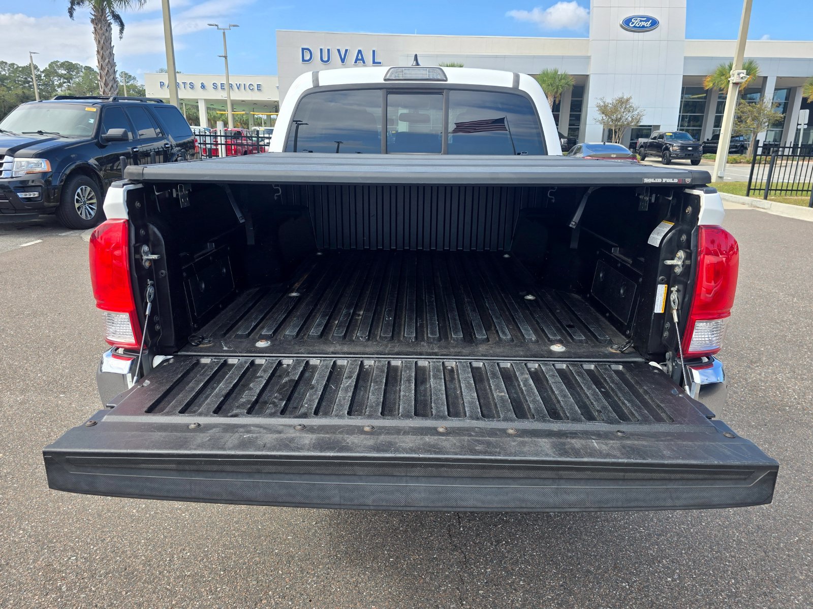 Used 2016 Toyota Tacoma SR5 w/ SR5 Appearance Package (SN) RWD image 15
