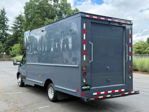 Used 2021 Ford Transit 350 DRW RWD image 4