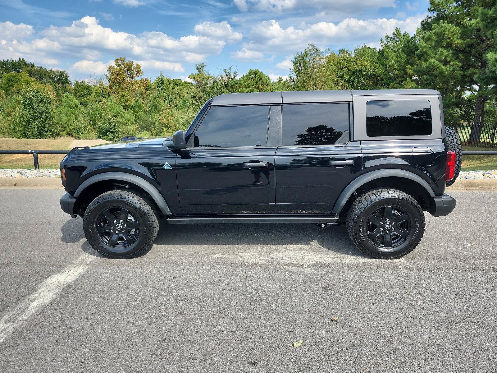 Used 2024 Ford Bronco Black Diamond AWD/4WD image 2