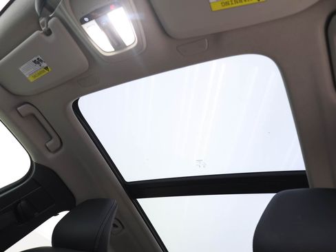 Certified 2024 Volvo XC40 B5 Plus image 20