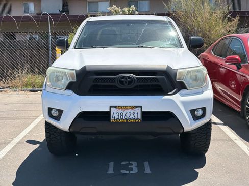 Used 2015 Toyota Tacoma PreRunner w/ SR5 Package RWD image 2