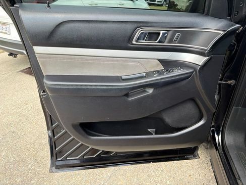 Used 2017 Ford Explorer XLT w/ Equipment Group 202A FWD image 11