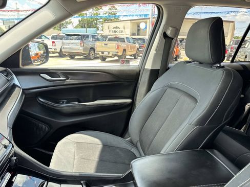 Used 2024 Jeep Grand Cherokee Laredo RWD image 15