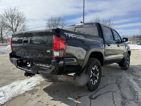 Used 2019 Toyota Tacoma TRD Off-Road w/ Technology Package image 6
