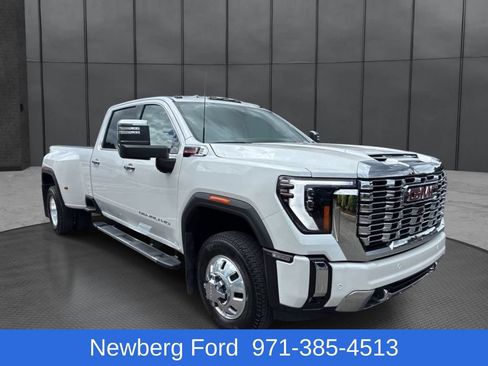 Used 2025 GMC Sierra 3500 Denali w/ Denali Reserve Package AWD/4WD image 3