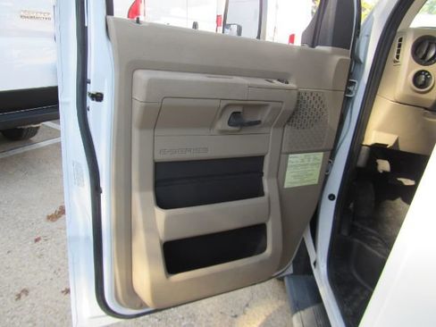 Used 2017 Ford E-450 and Econoline 450 Super Duty w/ Motorhome Prep Package image 10