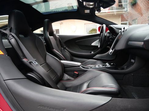 Used 2022 McLaren GT image 11