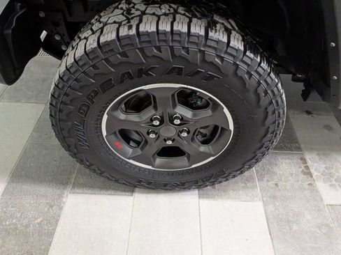 Used 2023 Jeep Gladiator Rubicon w/ LED Lighting Group AWD/4WD image 8