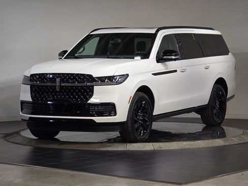 New 2025 Lincoln Navigator L Reserve w/ Jet Appearance Package image 4