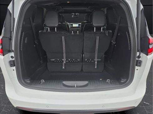 New 2026 Chrysler Pacifica Select image 16