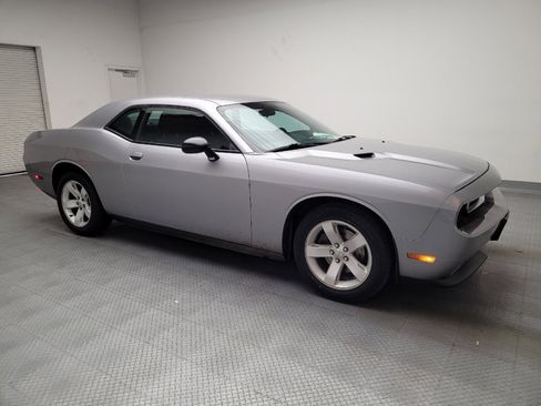 Used 2014 Dodge Challenger SXT image 11