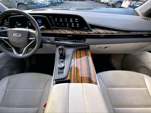 Used 2021 Cadillac Escalade ESV Premium Luxury Platinum image 15