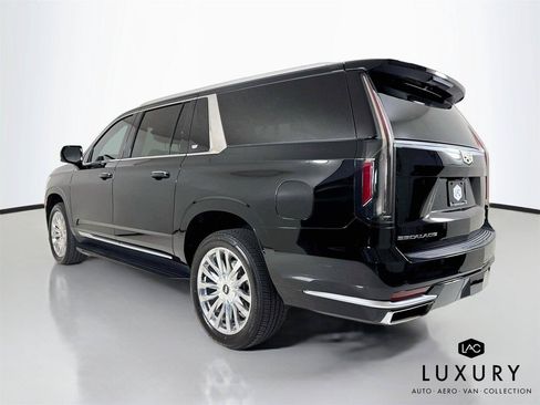 Used 2024 Cadillac Escalade ESV Premium Luxury AWD/4WD image 8